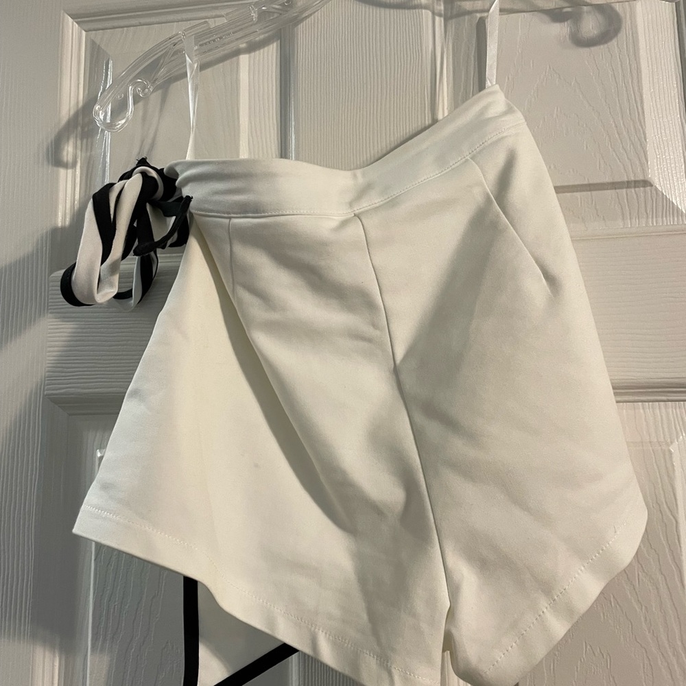 Revolve/super down white skort